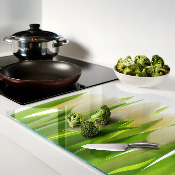 Planche à découper verre Tulipes sur fond de feuilles vertes
