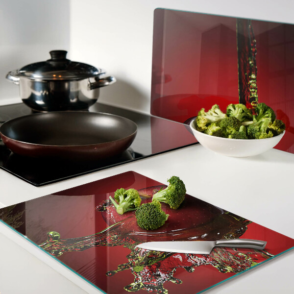 Planche à découper en verre Pomme rouge avec de l'eau