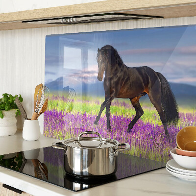 Planche à découper en verre Un cheval sur un fond de fleurs violettes