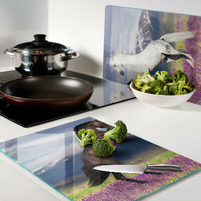 Planche à découper verre Chevaux sur fond de montagnes et de fleurs