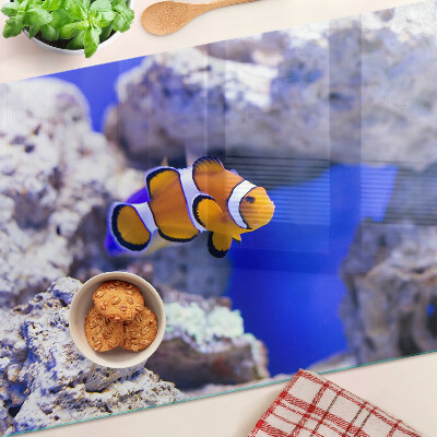 Planche à découper verre Poisson-clown parmi les rochers