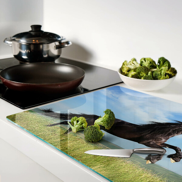 Planche à découper verre Cheval noir dans le pré