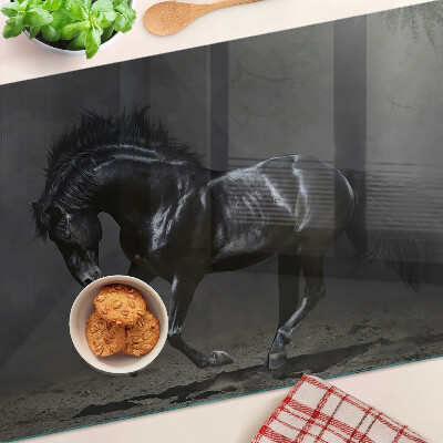 Planche à découper en verre Un cheval noir en mouvement