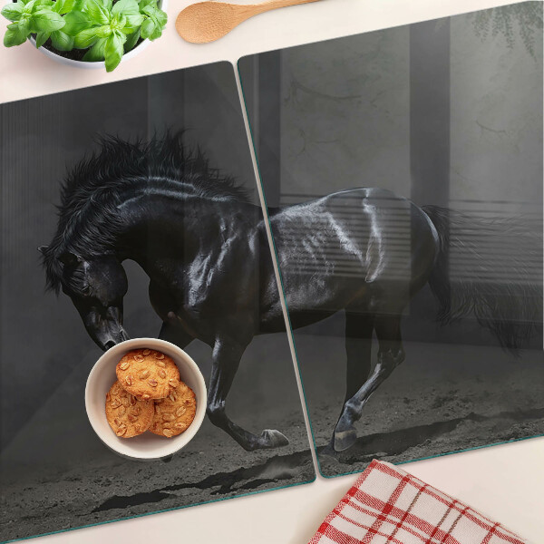 Planche à découper en verre Un cheval noir en mouvement