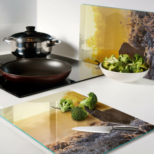 Planche à découper verre Un cerf sur fond de paysage matinal