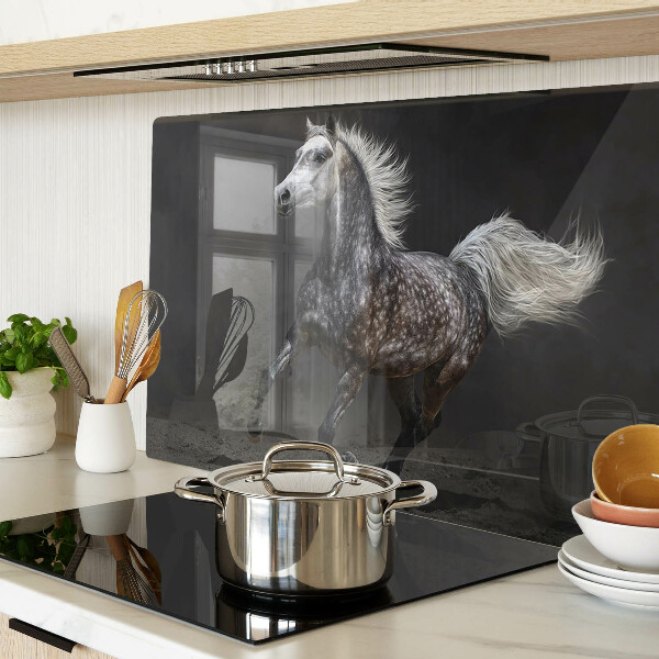Planche à découper verre Un cheval tacheté en fuite