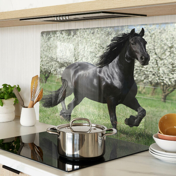 Planche à découper verre Cheval noir dans le pré