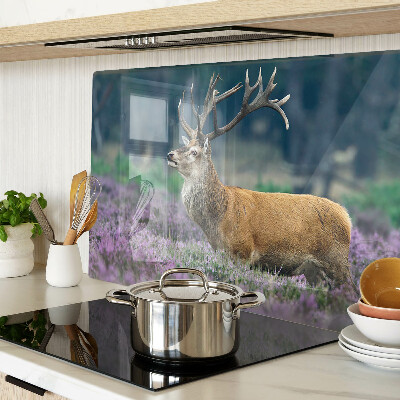 Planche à découper en verre Cerf dans un paysage de lavande