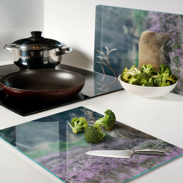 Planche à découper en verre Cerf dans un paysage de lavande