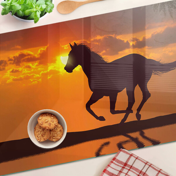 Planche à découper verre Un cheval sur fond de soleil couchant