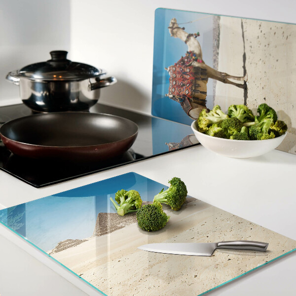 Planche à découper verre Pyramides et chameau dans le désert