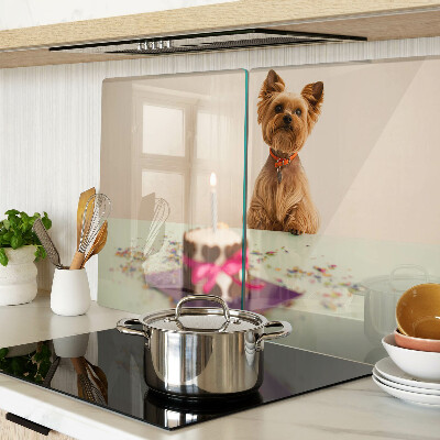 Planche à découper en verre Un chien à table avec un gâteau