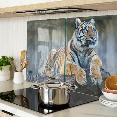 Planche à découper en verre Tigre sur un tronc d'arbre