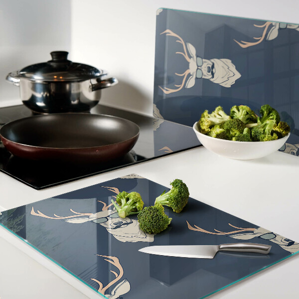 Planche à découper verre Renne avec des lunettes de soleil