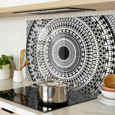 Planche à découper verre Mandala dans les tons de noir et blanc