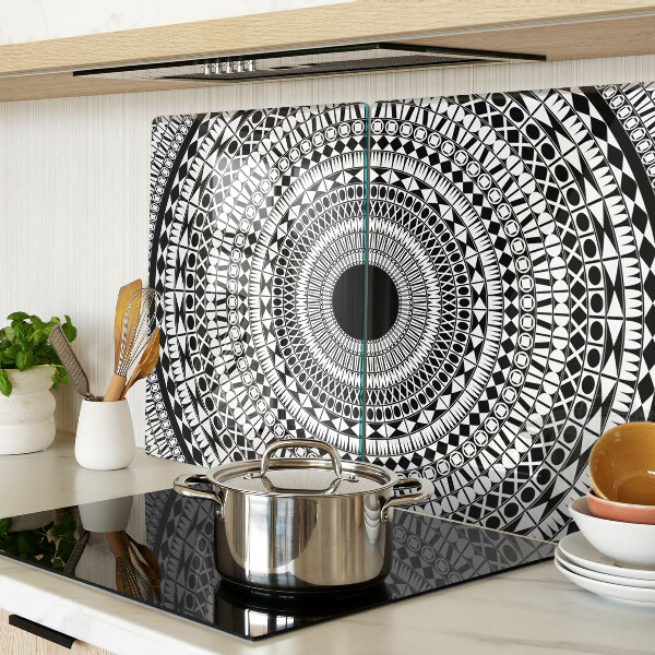 Planche à découper verre Mandala dans les tons de noir et blanc