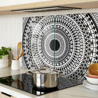 Planche à découper verre Mandala dans les tons de noir et blanc
