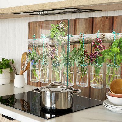 Planche à découper en verre Herbes en pots sur fond de bois