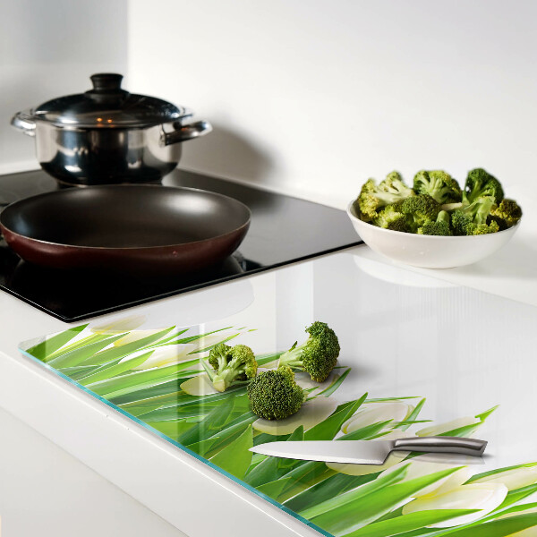 Planche à découper verre Tulipes dans l'herbe verte