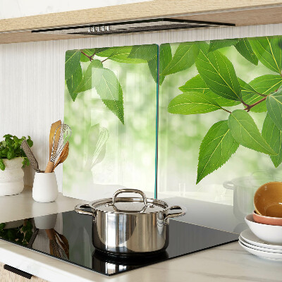 Planche à découper en verre Feuilles sur fond de verdure floue