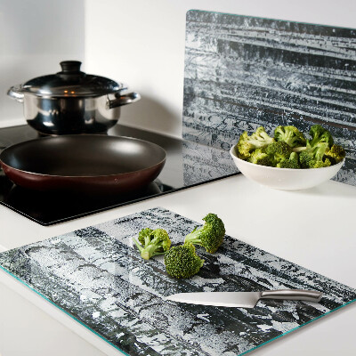 Planche à découper en verre Forêt de bouleaux dans un paysage hivernal