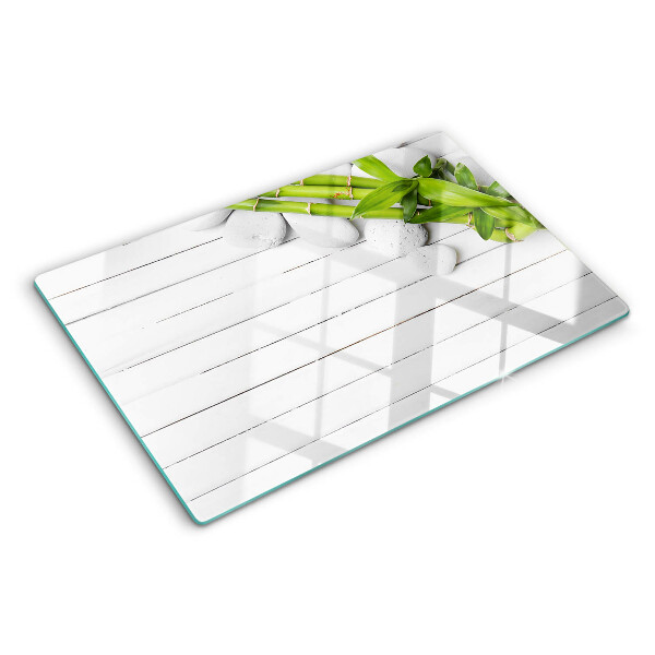 Planche à découper en verre Bambou et pierres sur fond de bois