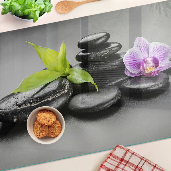 Planche à découper en verre Pierres et orchidées en arrière-plan