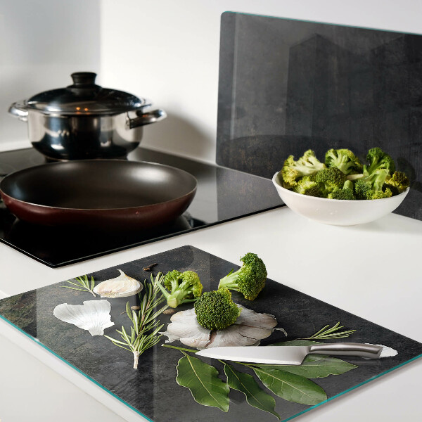 Planche à découper verre Fleurs et herbes sur fond de marbre