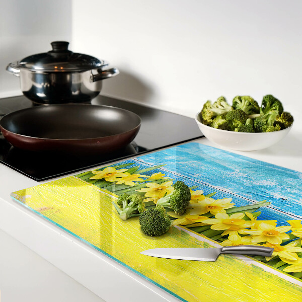 Planche à découper en verre Fleurs de jonquilles contre le ciel