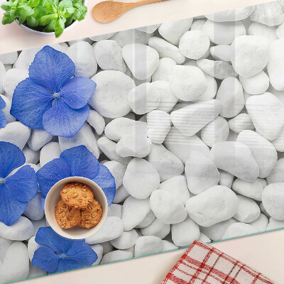Planche à découper en verre Fleurs bleues sur pierres blanches