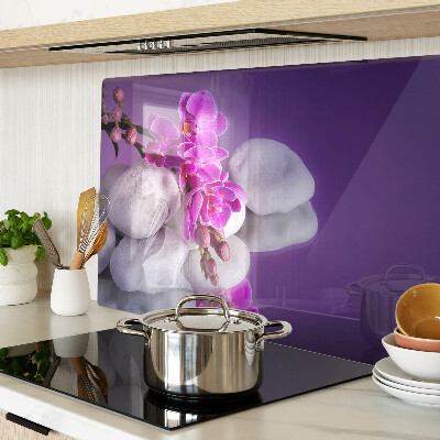 Planche à découper verre Fleurs d'orchidées sur fond de pierres
