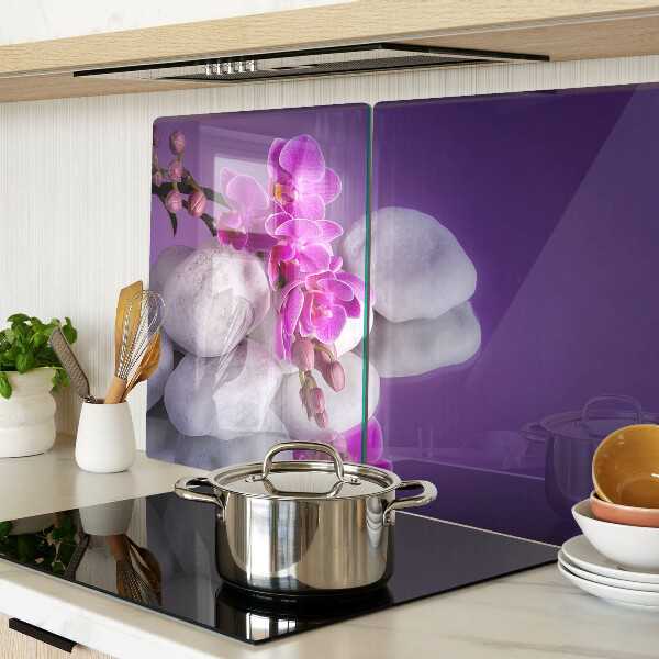 Planche à découper verre Fleurs d'orchidées sur fond de pierres