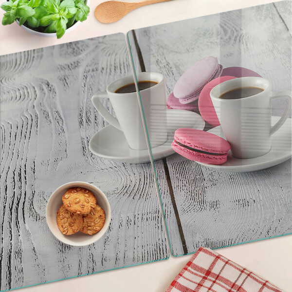 Planche à découper verre Café et macarons sur fond de bois