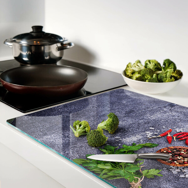 Planche à découper en verre Herbes et épices sur fond de pierre