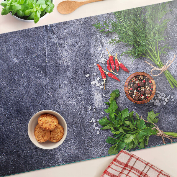 Planche à découper en verre Herbes et épices sur fond de pierre