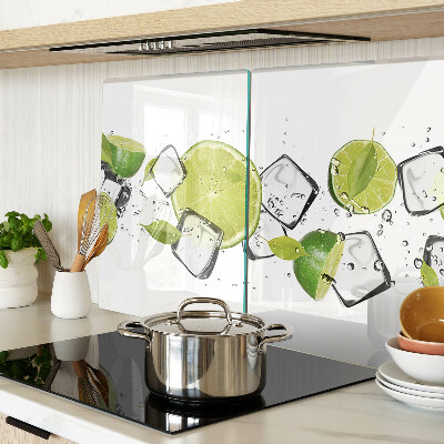 Planche à découper en verre Citrons avec de la glace dans l'eau