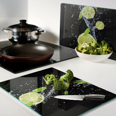 Planche à découper en verre Citrons dans l'eau avec des feuilles de menthe