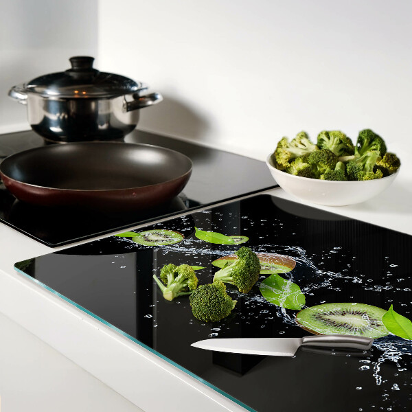 Planche à découper verre Kiwi dans l'eau avec des feuilles
