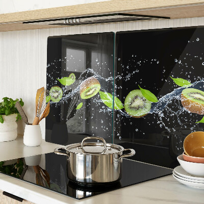 Planche à découper verre Kiwi dans l'eau avec des feuilles