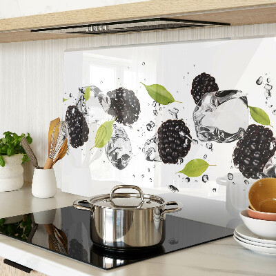 Planche à découper verre Framboises avec des feuilles et des gouttes d'eau