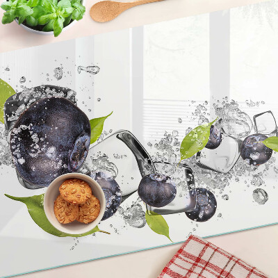 Planche à découper en verre Prunes dans l'eau avec des feuilles