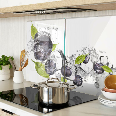 Planche à découper en verre Prunes dans l'eau avec des feuilles