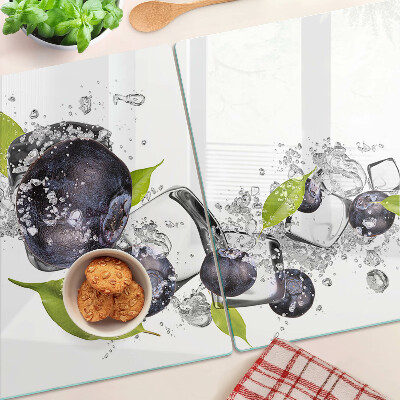 Planche à découper en verre Prunes dans l'eau avec des feuilles