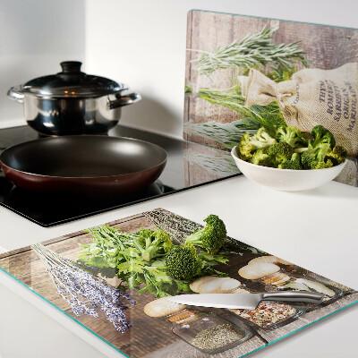 Planche à découper en verre Herbes et épices sur fond de bois