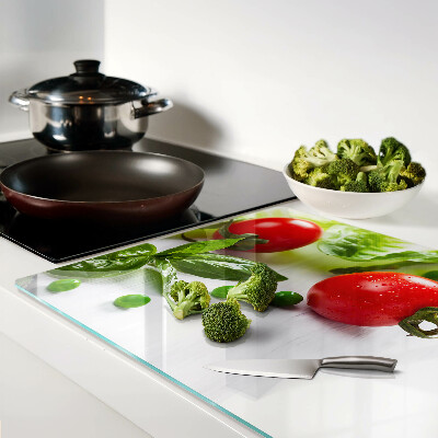 Planche à découper verre Légumes sur un comptoir blanc