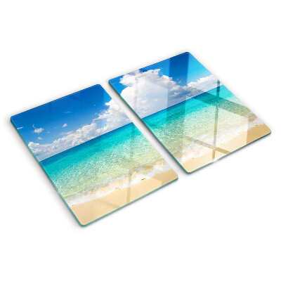Planche à découper en verre Une plage avec de l'eau turquoise et des nuages