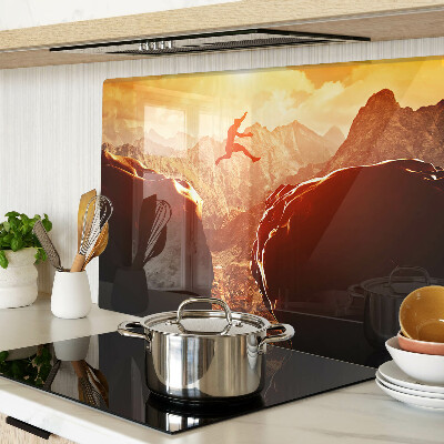 Planche à découper en verre Sauter dans les montagnes au coucher du soleil