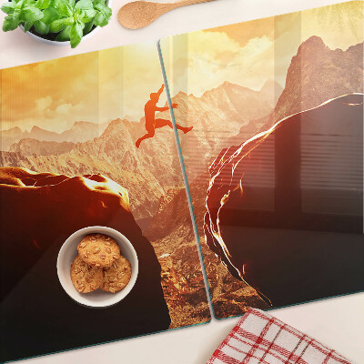 Planche à découper en verre Sauter dans les montagnes au coucher du soleil