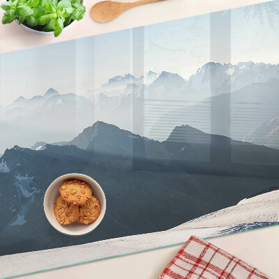 Planche à découper verre Paysage de montagne dans les nuages