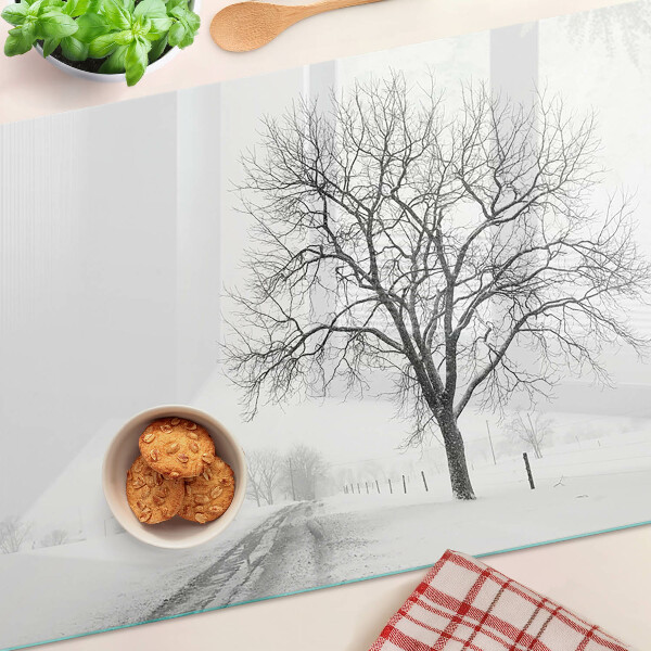 Planche à découper en verre Paysage d'hiver vide avec un arbre